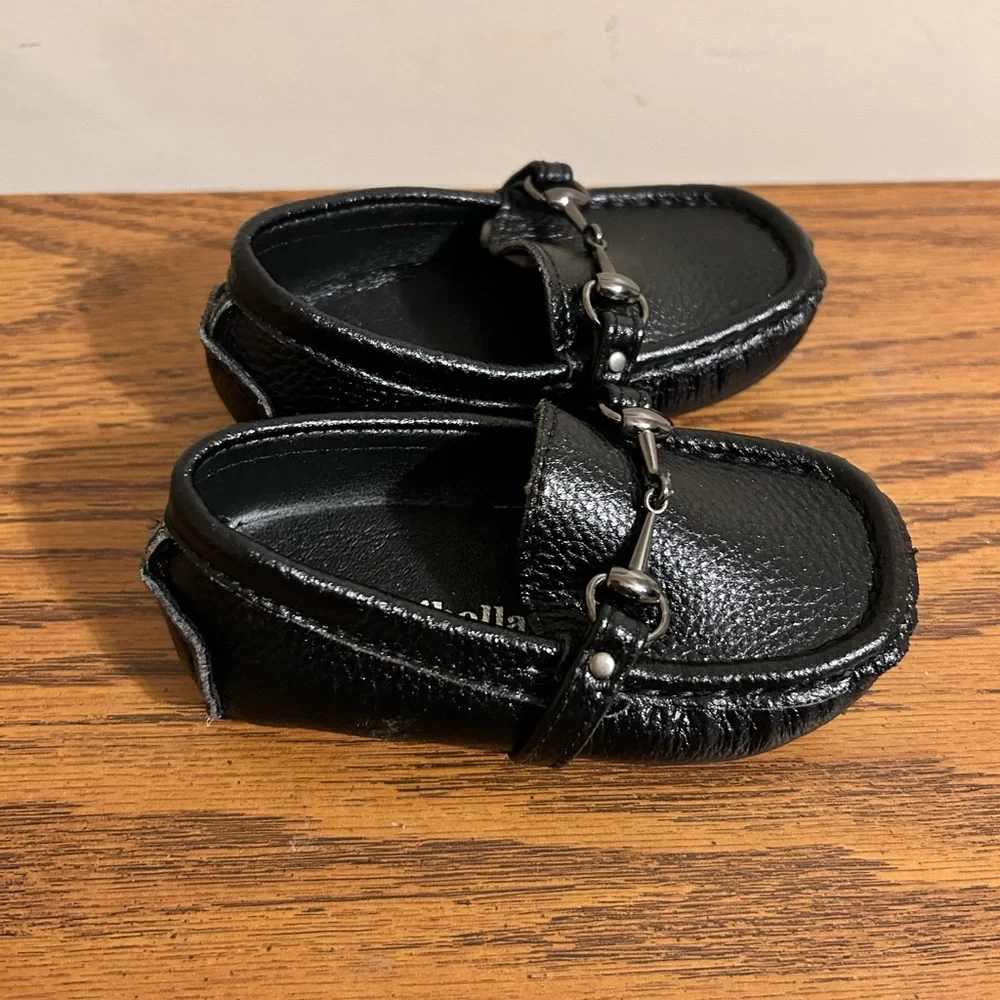 Toddlers Minibella Black Slip-On Loafers Size 22 Or American Toddler Size 6-6.5